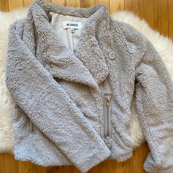 BB DAKOTA Faux Fur Jacket - Picture 1 of 7